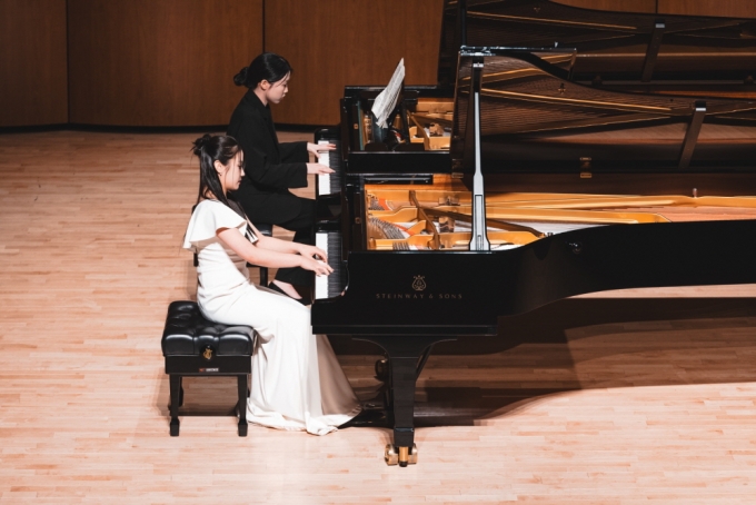 ▲2024년 12월 8일 광주예술의전당 소극장에서 열린 ‘아르플래닛 협주곡의밤’ 공연에서 연주를 하고 있는 최혜지 대표/사진제공=아르플래닛