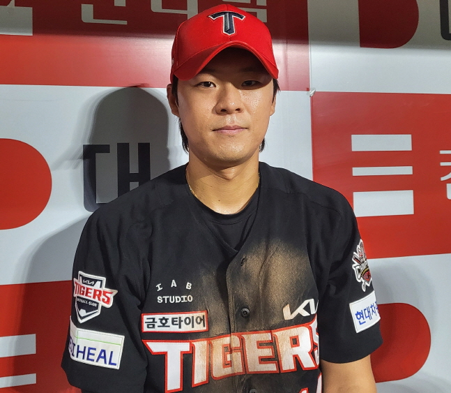 김규성이 6일 승리 후 취재진과 인터뷰를 하고 있다. /사진=안호근 기자