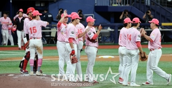 KIA 선수들의 티니핑 유니폼.  /사진=강영조 선임기자