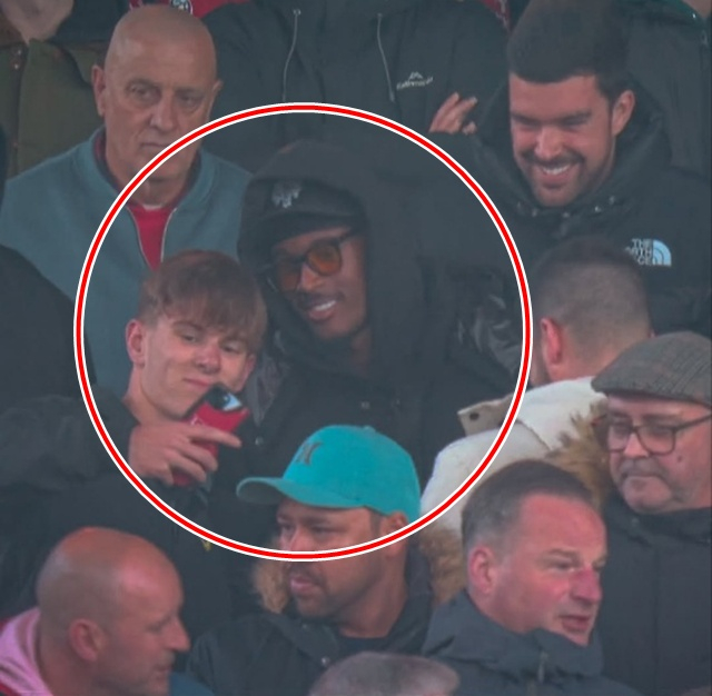 관중석에서 소속팀 노팅엄 포레스트를 응원한 칼럼 허드슨 오도이. /사진=노팅엄 포레스트 SNS