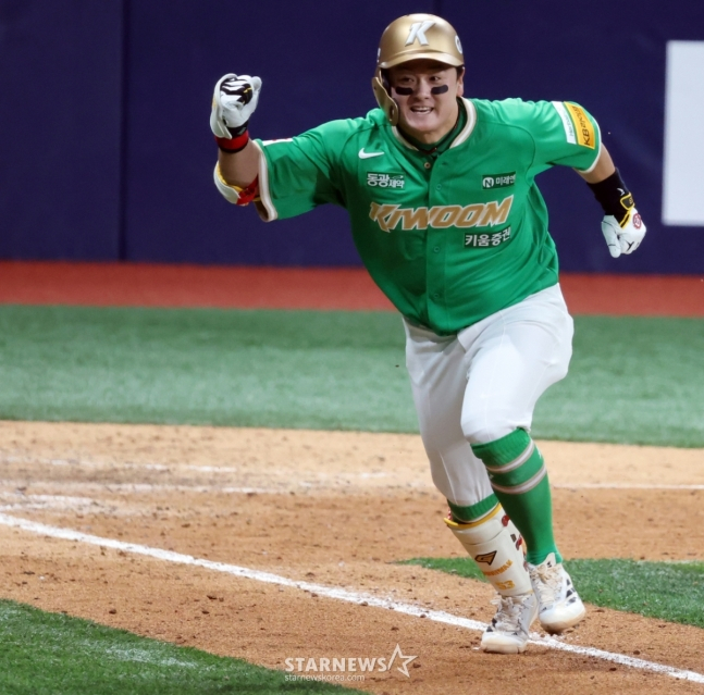 최주환이 세리머니를 하고 있다. /사진=강영조 선임기자