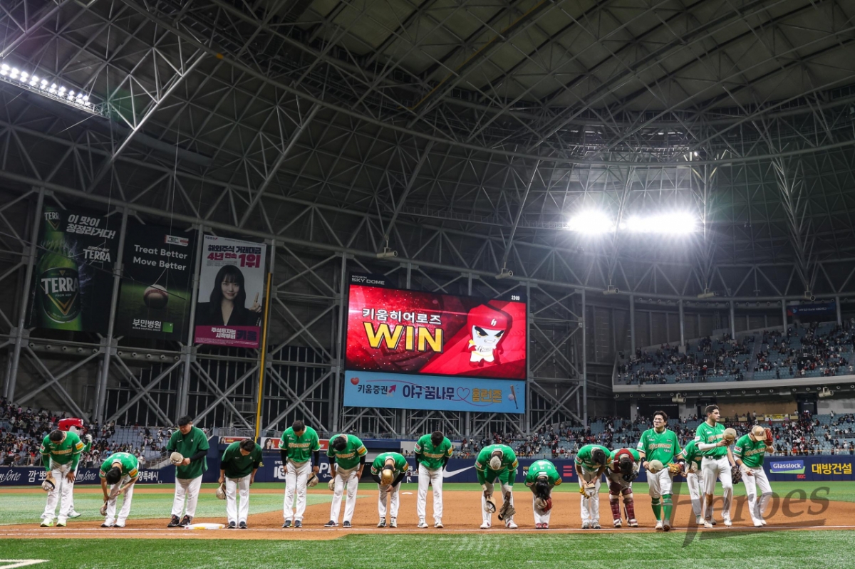도열해 인사하는 키움 선수단. /사진=키움 히어로즈