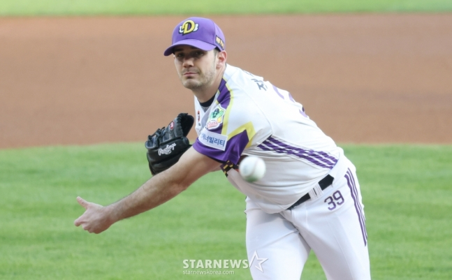 2025 신한 SOL Bank KBO리그 두산 베어스 대 LG 트윈스 경기가 7일 잠실야구장에서 열렸다.  두산 선발 잭로그가 역투하고 있다. /사진=김진경 대기자