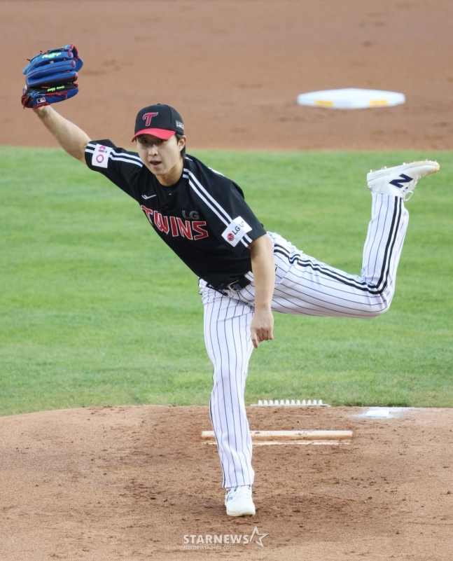 2025 신한 SOL Bank KBO리그 두산 베어스 대 LG 트윈스 경기가 7일 잠실야구장에서 열렸다. LG 선발 최채흥이 역투하고 있다. /사진=김진경 대기자