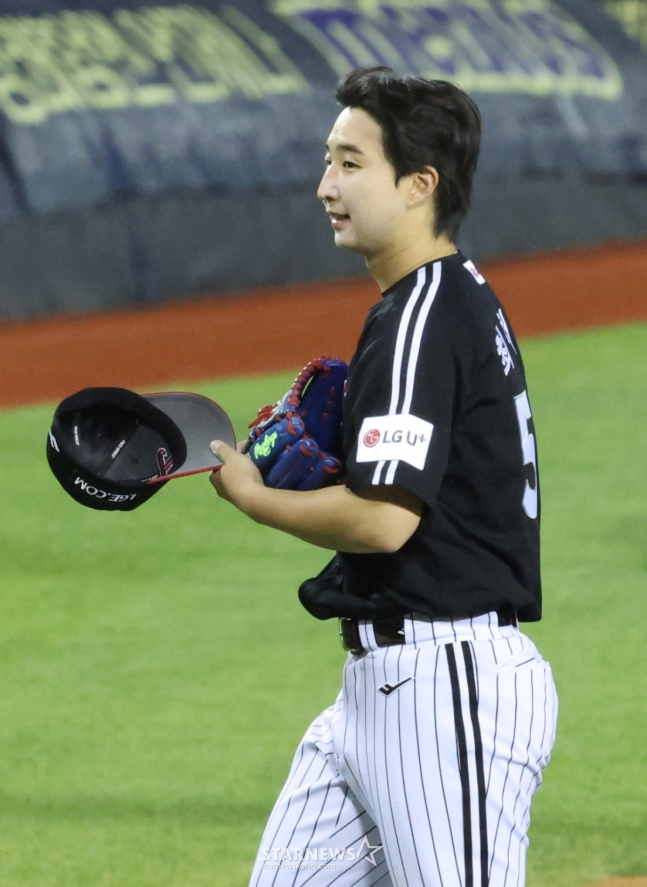 2025 신한 SOL Bank KBO리그 두산 베어스 대 LG 트윈스 경기가 7일 잠실야구장에서 열렸다. LG 선발 최채흥이 5회말 교체되고 있다. /사진=김진경 대기자