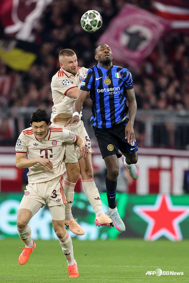 김민재(왼쪽)와 다이어(가운데). /AFPBBNews=뉴스1