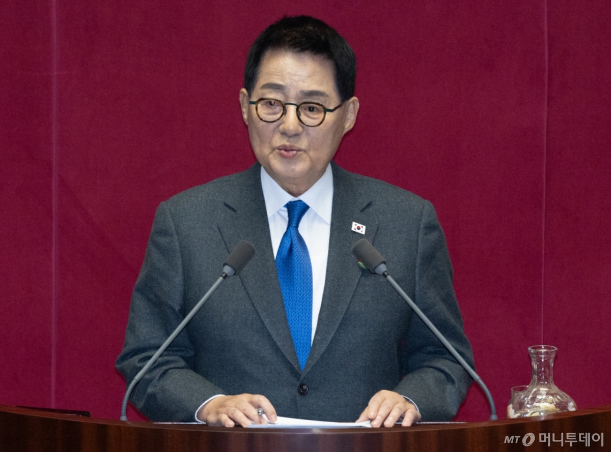 (서울=뉴스1) 이재명 기자 = 박지원 더불어민주당 의원이 13일 오후 서울 여의도 국회 본회의장에서 열린 제422회 국회(임시회) 제5차 본회의에서 경제 분야 관련 대정부 질문을 마친 후 발언하고 있다. 2025.2.13/뉴스1 Copyright © 뉴스1. All rights reserved. 무단 전재 및 재배포, AI학습 이용 금지. /사진=(서울=뉴스1) 이재명 기자