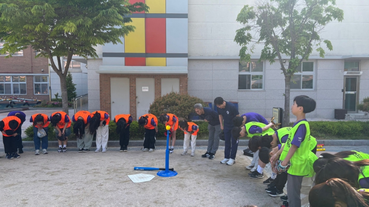 지난 7일 가락초등학교에서 열린 2025 KBO 찾아가는 티볼교실 현장. /사진=KBO 제공