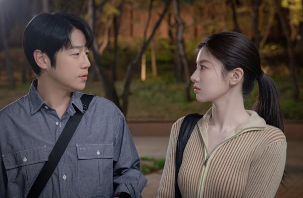 tvN 토일드라마 '언젠가는 슬기로울 전공의생활'의 정준원(사진 왼쪽), 고윤정./사진=tvN