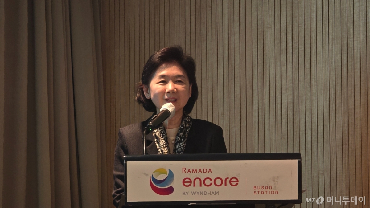 지난 8일 오후 김해국제공항 검역아카데미를 앞두고 지영미 질병관리청장이 취재진과 국민소통단에게 검역 정책 계획을 소개하고 있다. /사진=홍효진 기자