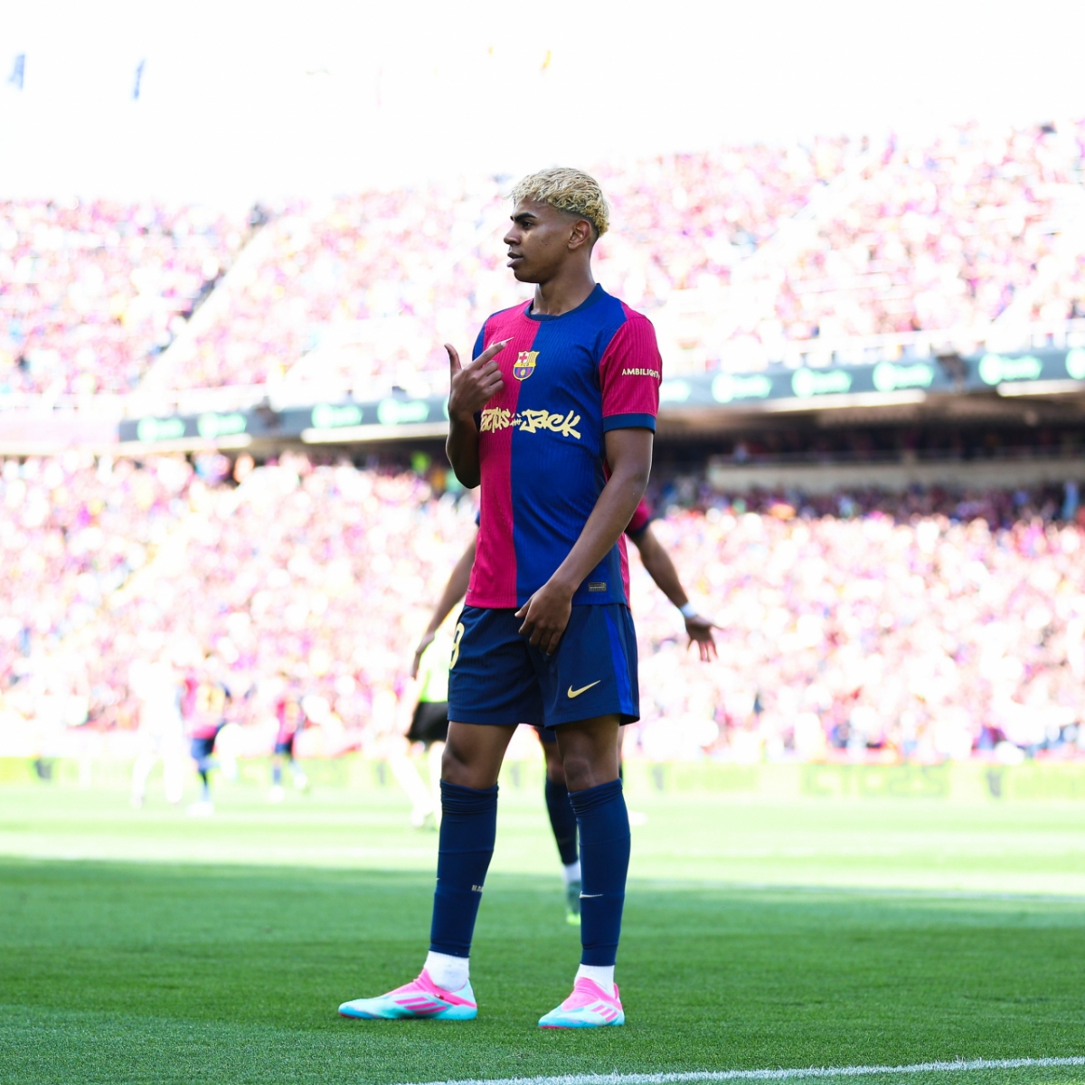 라민 야말이 11일 오후 11시 15분(한국시간) 스페인 바르셀로나의 에스타디 올림피크 루이스 콤파냐스에서 열린 2024~2025시즌 스페인 라리가 35라운드에서 득점 후 세리머니하고 있다. /사진=FC바르셀로나 공식 사회관계망서비스(SNS)