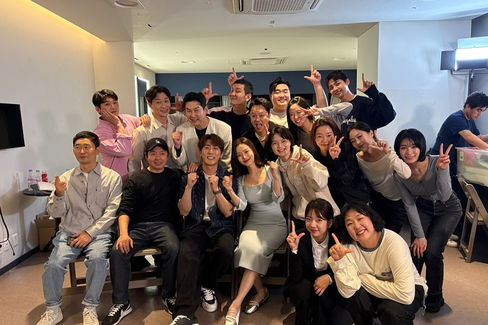 배우 문채원이 'SNL 코리아' 시즌 7에서 코미디언 김원훈과의 '19금' 연기로 입방아에 오른 가운데, 출연 소감을 전했다. /사진=문채원 인스타그램