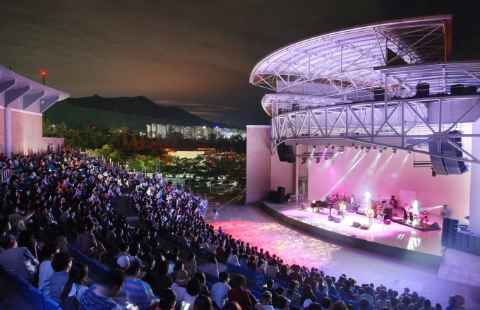 ▲진해야외공연장/사진제공=창원문화재단
