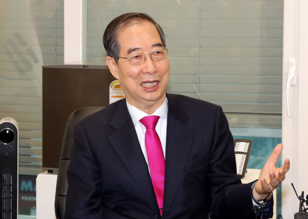 (서울=뉴스1) 이광호 기자 = 한덕수 전 국무총리가 11일 서울 여의도 국민의힘 대선후보 사무실에서 김문수 국민의힘 대선후보와 회동을 하고 있다. (공동취재) 2025.5.11/뉴스1  Copyright © 뉴스1. All rights reserved. 무단 전재 및 재배포,  AI학습 이용 금지. /사진=(서울=뉴스1) 이광호 기자