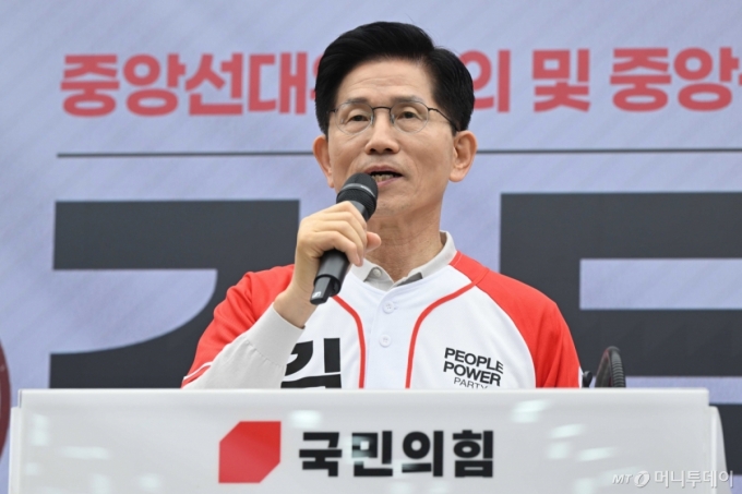 김문수 국민의힘 대통령 후보가 12일 서울 여의도 중앙당사에서 열린 중앙선거대책위원회 임명장 수여식에서 인사말을 하고 있다. (공동취재) 2025.5.12/뉴스1 Copyright (C) 뉴스1. All rights reserved. 무단 전재 및 재배포, AI학습 이용 금지.