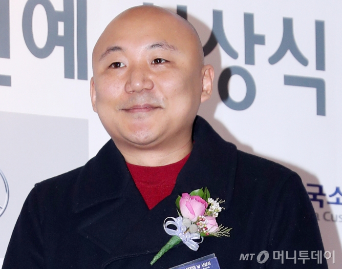 웹툰작가 주호민의 아들을 학대한 혐의를 받는 특수교사가 항소심에서 무죄를 선고받은 가운데, 주호민은 당분간 방송활동을 중단하기로 했다. /사진=머니투데이 DB