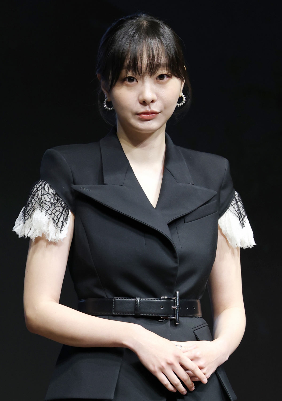 배우 김다미가 지난 14일 서울 종로구 JW 메리어트 동대문 스퀘어 서울에서 열린 디즈니+ 오리지널 시리즈 '나인 퍼즐' 제작발표회에서 매혹적인 레이스 패션을 선보였다./사진=뉴스1