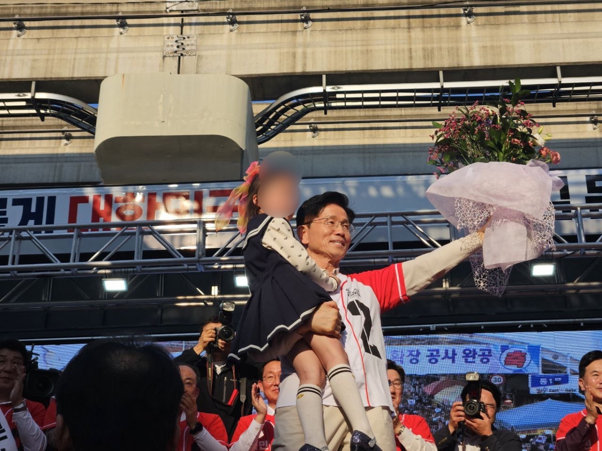 김문수 국민의힘 대선 후보가 14일 대구를 찾아 유세를 하는 모습. /사진=박상곤 기자.