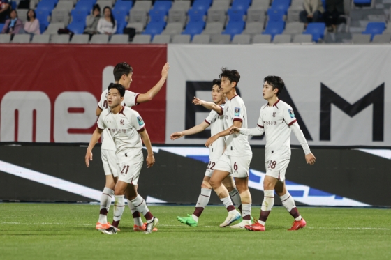 골을 넣고 기뻐하는 광주FC 선수들. /사진=광주FC 제공