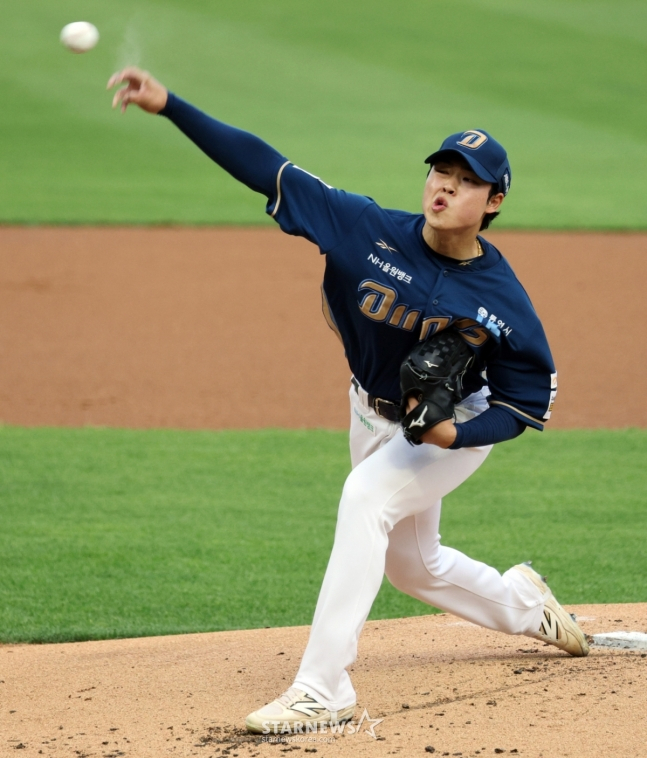 목지훈이 14일 SSG전에 선발 등판해 역투하고 있다. /사진=강영조 선임기자