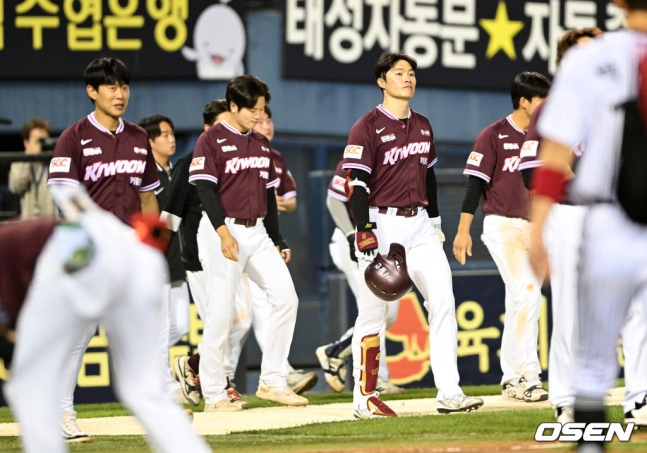 14일 LG에 패한 키움 선수단.