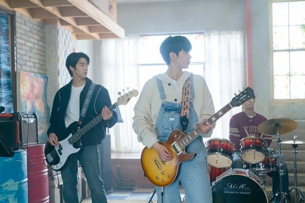 '사계의 봄', 사진제공=FNC 스토리