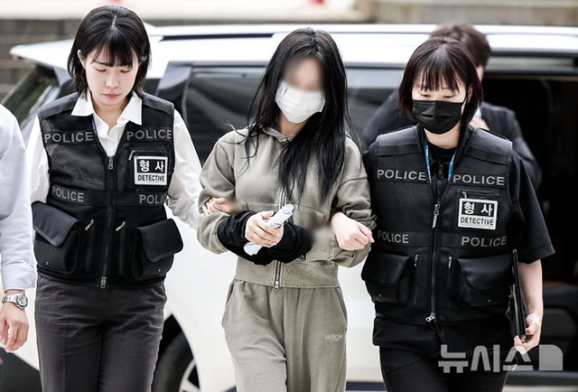 17일 서울 서초구 서울중앙지방법원에서 열린 영장실질심사에 출석한 20대 여성 양씨. /사진=뉴시스 제공