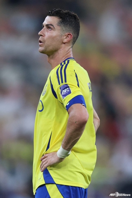 크리스티아누 호날두가 가와사키전 패배가 허탈한 듯 허공을 바라보고 있다. /AFPBBNews=뉴스1