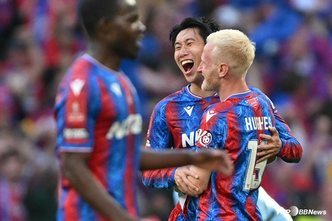 카마다(가운데)와 윌 휴즈(오른쪽). /AFPBBNews=뉴스1