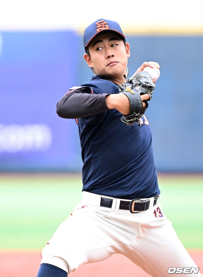 성남고 조윤호가 19일 목동야구장에서 펼쳐진 유신고와 황금사자기 결승전에서 역투하고 있다.