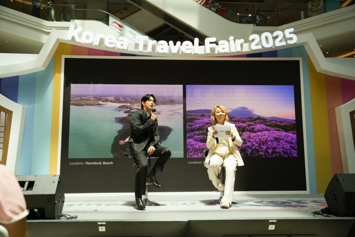 싱가포르에서 열린 'K-관광 로드쇼' 현장에 참석한 배우 임시완(왼쪽). / 사진 = 한국관광공사 제공