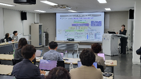 최훈화 대한간호협회 정책 전문위원이 19일 서울 중구 대한간호협회 서울연수원에서 열린 긴급 기자회견에서 전담 간호사(PA 간호사) 교육 체계 등을 이야기하고 있다./사진=박정렬 기자
