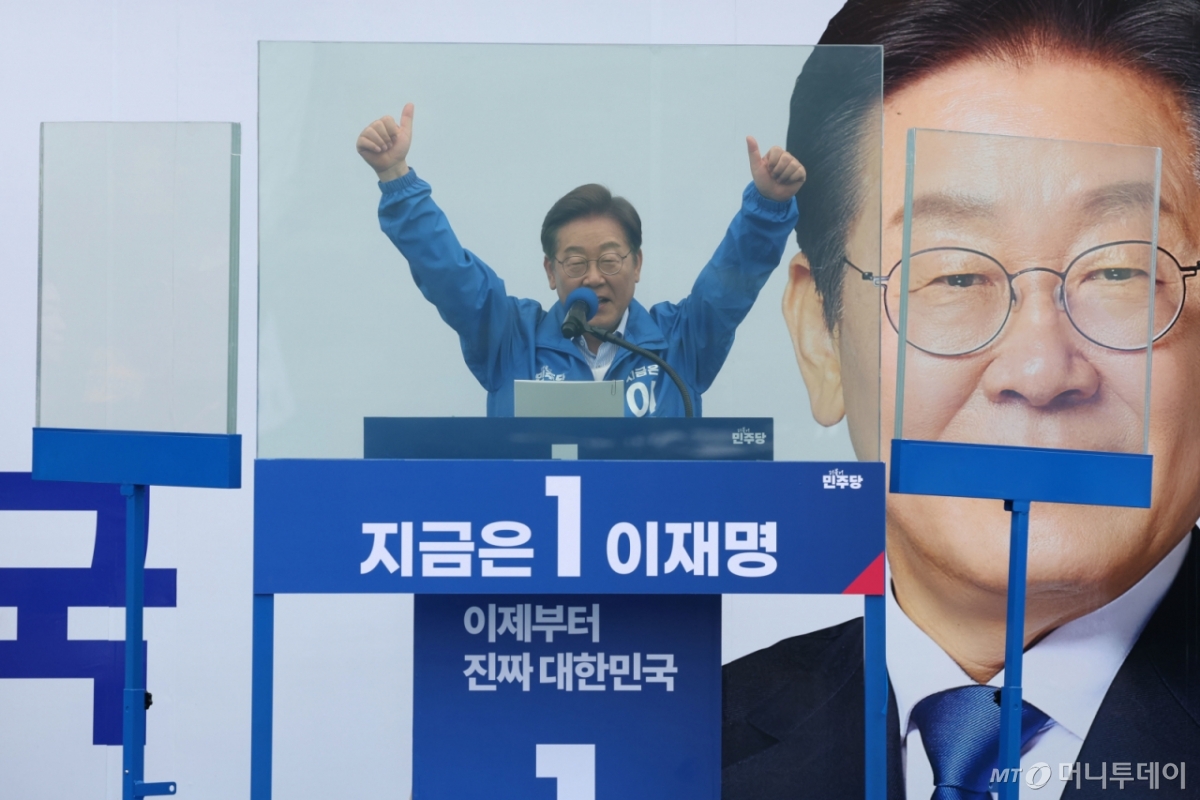 (고양=뉴스1) 안은나 기자 = 이재명 더불어민주당 대통령 후보가 수도권 표심잡기에 나선 20일 오후 경기 고양시 일산문화광장에서 유세를 펼치고 있다. (공동취재) 2025.5.20/뉴스1 Copyright © 뉴스1. All rights reserved. 무단 전재 및 재배포, AI학습 이용 금지. /사진=(고양=뉴스1) 안은나 기자