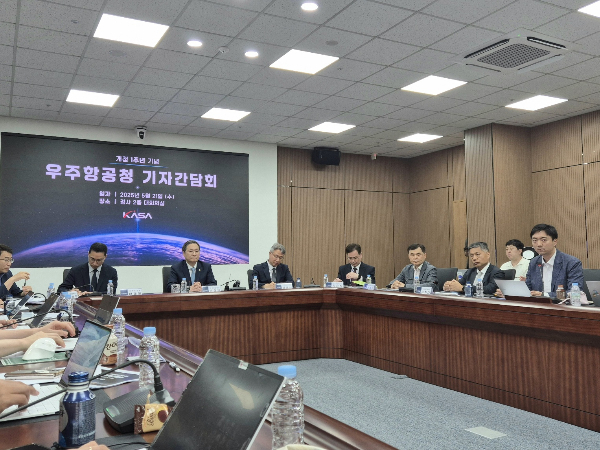 21일 경남 사천 우주청 임시청사에서 열린 기자간담회 현장. /사진=박건희 기자