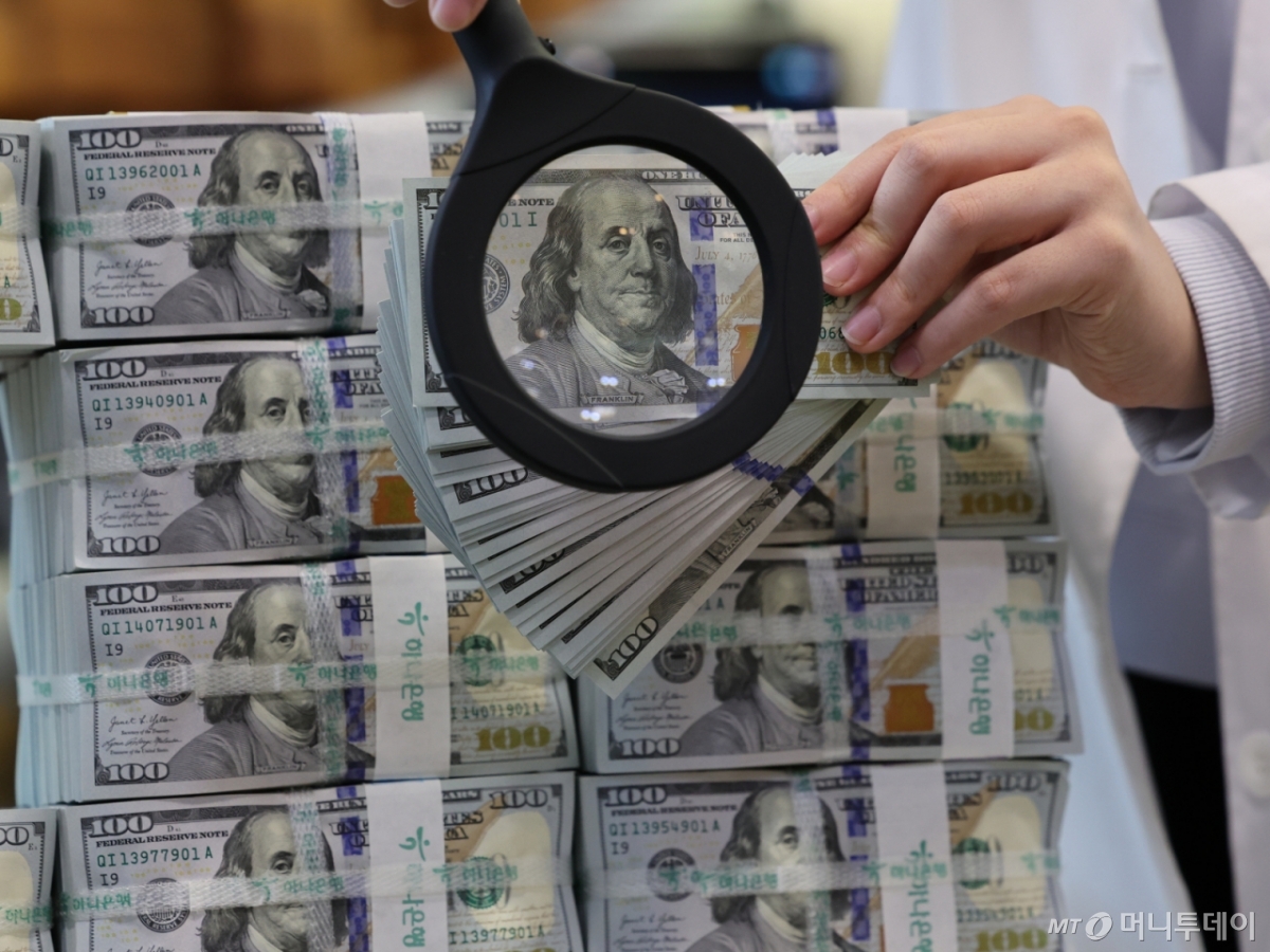 美약달러에 원화 절상 경계감…원/달러 환율 1370원대로 - 머니투데이