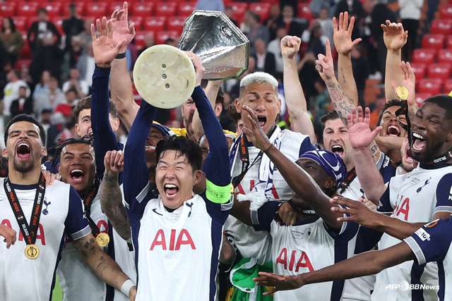 손흥민 우승 세리머니. /AFPBBNews=뉴스1
