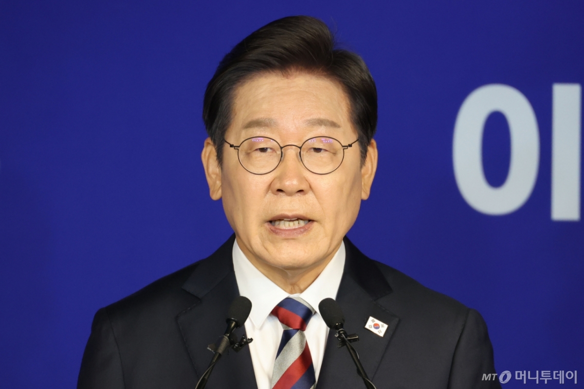 (서울=뉴스1) 이광호 기자 = 이재명 더불어민주당 대통령 후보가 25일 오전 서울 여의도 중앙당사에서 가진 기자간담회에서 발언하고 있다. 2025.5.25/뉴스1  Copyright © 뉴스1. All rights reserved. 무단 전재 및 재배포,  AI학습 이용 금지. /사진=(서울=뉴스1) 이광호 기자