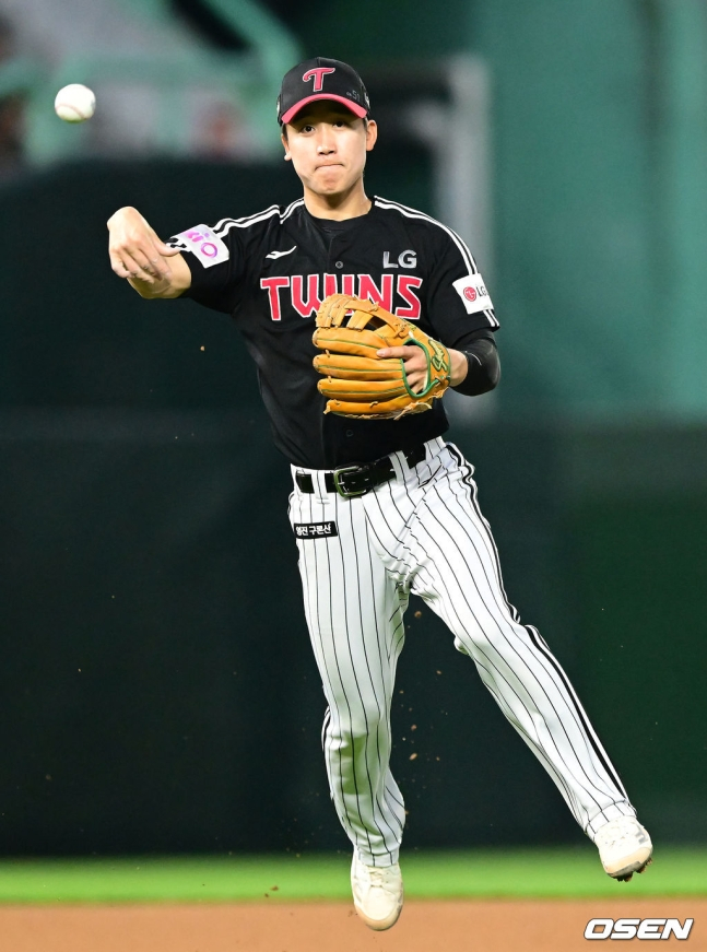 구본혁이 수비하고 있는 모습.