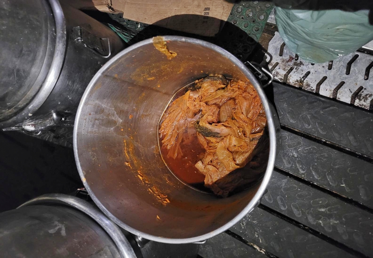 식품 제조·가공업 영업 등록을 하지 않고 곰팡이 등으로 오염된 비위생적 환경에서 즉석조리식품을 제조해 판매한 업자가 검찰에 넘겨졌다./사진제공=식약처