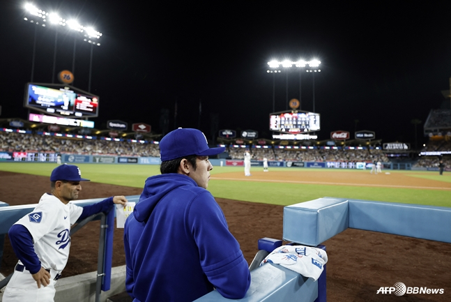 경기를 지켜보고 있는 사사키. /AFPBBNews=뉴스1
