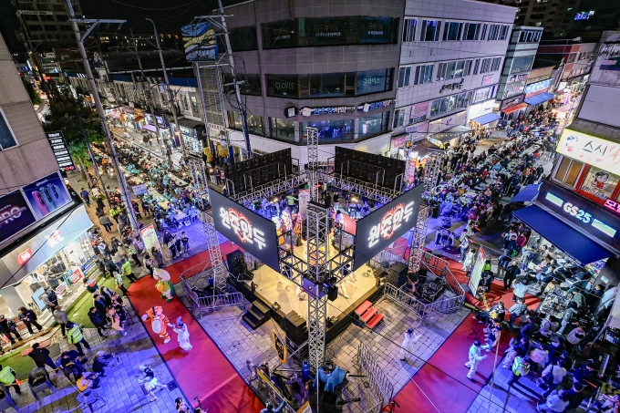 ▲지난해 10월 25일 시에서 개최된 만두축제 모습/사진제공=원주시