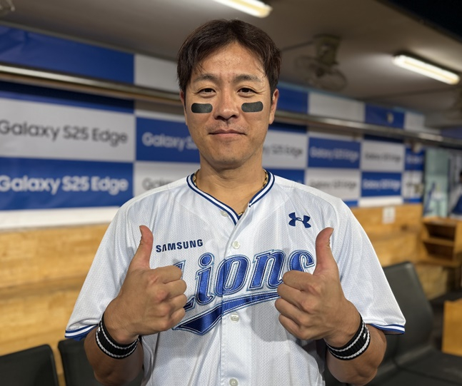 삼성 강민호가 29일 대구 롯데전 승리 후 포즈를 취하고 있다. /사진=양정웅 기자