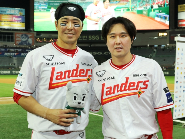 한유섬(왼쪽)과 최정.