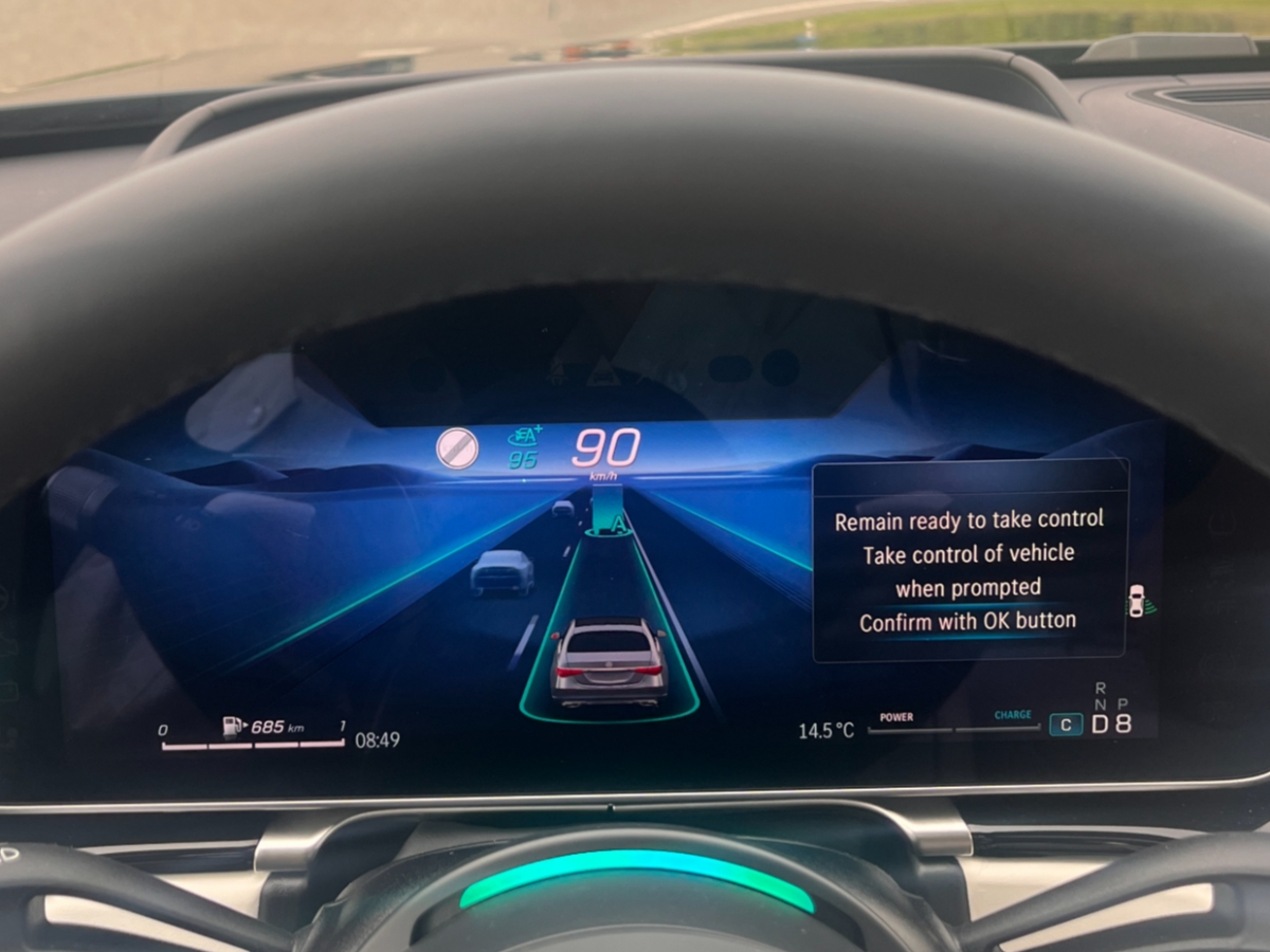 3레벨 주행을 위해 필요한 선행 차에 A라는 문구가 나타난 모습/사진= 임찬영 기자