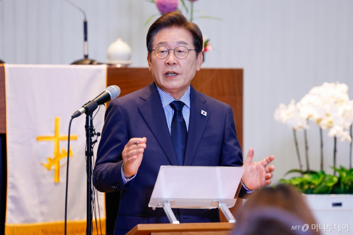 (성남=뉴스1) 안은나 기자 = 이재명 더불어민주당 대통령 후보가 제21대 대통령선거를 하루 앞둔 2일 오후 경기 성남시 주민교회에서 지지를 호소하며 마지막 대국민 기자회견을 하고 있다. 2025.6.2/뉴스1  Copyright © 뉴스1. All rights reserved. 무단 전재 및 재배포,  AI학습 이용 금지. 