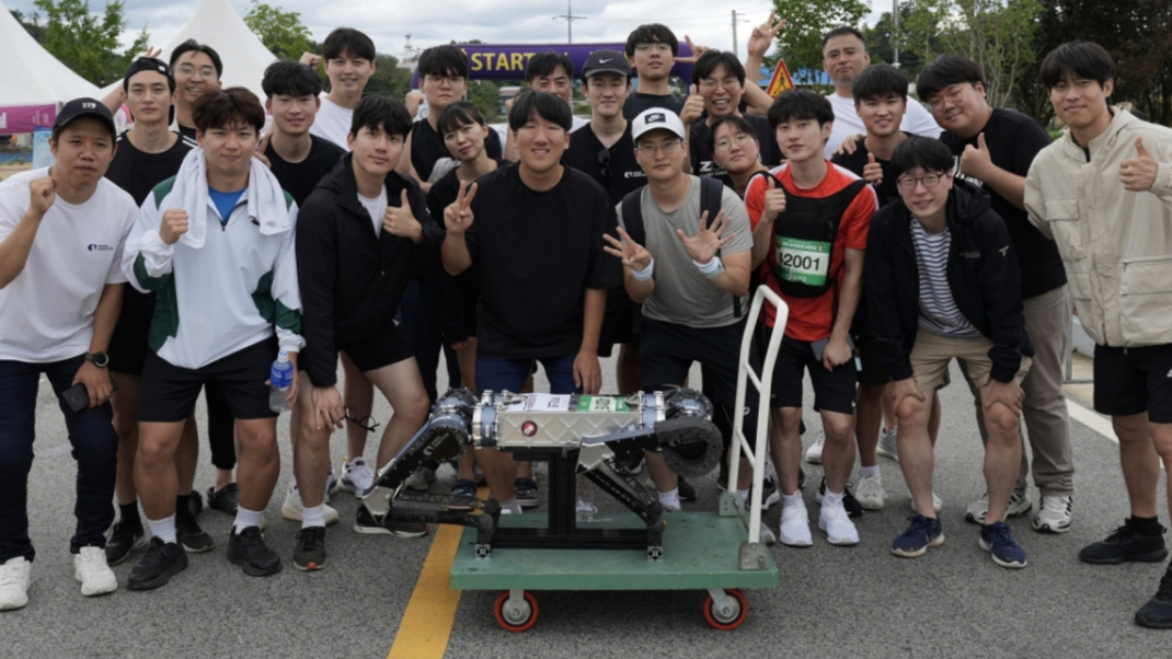 연구팀의 모습 (맨 앞줄 오른쪽 두번째가 황보제민 교수) /사진=KAIST