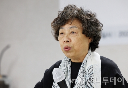 신경림 대한간호협회 회장이 19일 오후 서울 중구 대한간호협회 서울연수원에서 긴급 기자회견을 열고 간호사 진료지원업무 교육·자격 체계 개선을 촉구하고 있다./사진=[서울=뉴시스] 이영환 기자