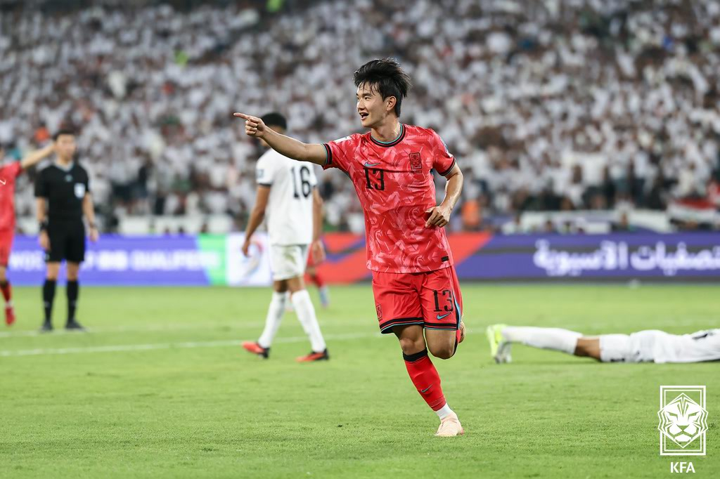 김진규가 6일(한국시간) 이라크 바스라 국제경기장에서 열린 이라크와의 2026 국제축구연맹(FIFA) 북중미 월드컵 아시아 3차 예선에서 골을 터뜨린 뒤 골 세리머니를 하고 있다. /사진=대한축구협회 제공