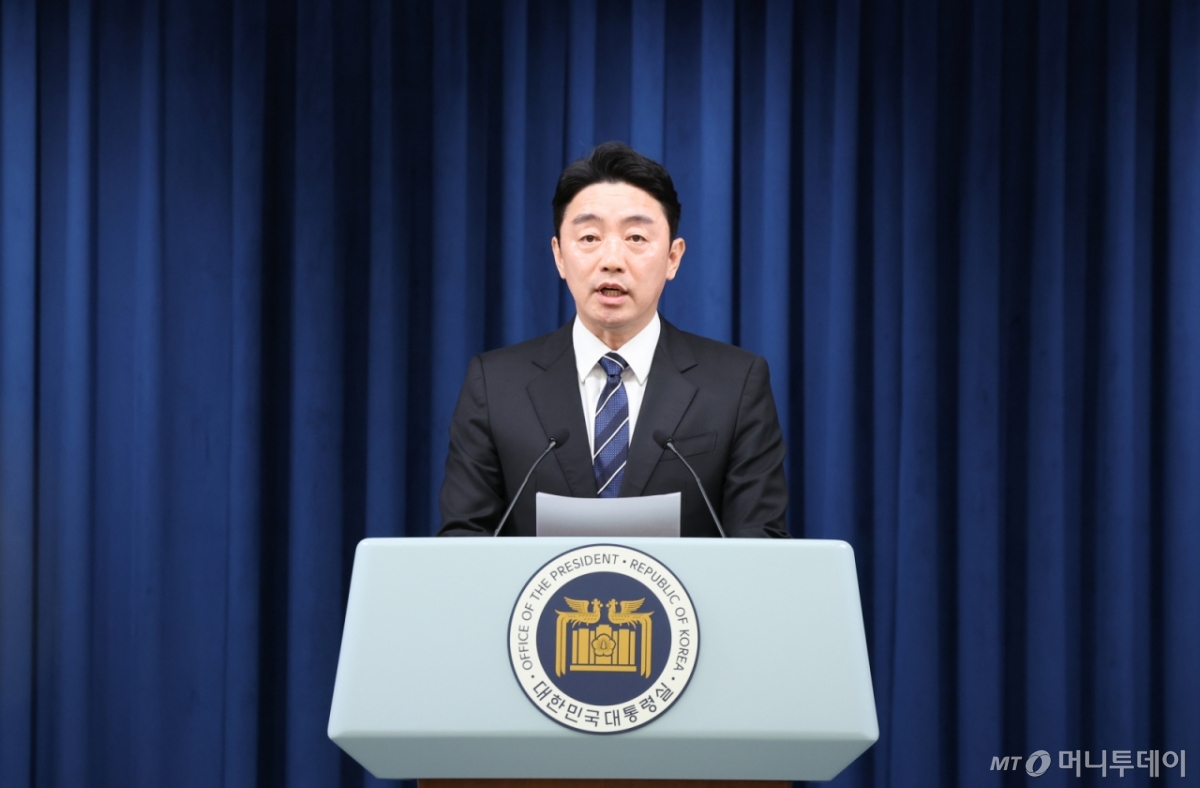 (서울=뉴스1) 허경 기자 = 강훈식 대통령 비서실장이 6일 서울 용산구 대통령실 청사에서 대통령실 조직개편안을 발표하고 있다. 2025.6.6/뉴스1 Copyright © 뉴스1. All rights reserved. 무단 전재 및 재배포, AI학습 이용 금지. /사진=(서울=뉴스1) 허경 기자