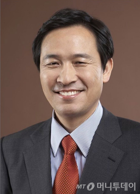 (서울=뉴스1) 박지혜 기자 = 이재명 대통령이 8일 4선 국회의원을 지낸 우상호 전 더불어민주당 비상대책위원장을 대통령실 최선임 수석비서관인 정무수석으로 임명했다. (대통령실 제공. 재판매 및 DB 금지) 2025.6.8/뉴스1 Copyright © 뉴스1. All rights reserved. 무단 전재 및 재배포, AI학습 이용 금지. /사진=(서울=뉴스1) 박지혜 기자